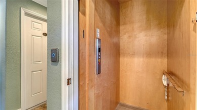 Live the island dream in this beautifully renovated Bradenton