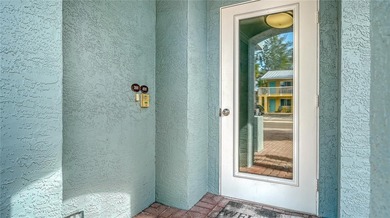 Live the island dream in this beautifully renovated Bradenton