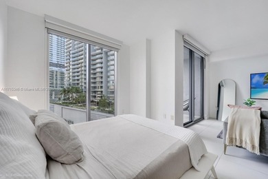 Immaculate studio apartment in Brickell's heart! Enjoy upscale