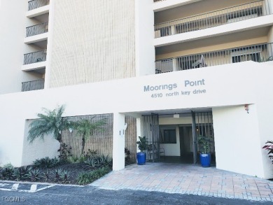 EXPERIENCE THE ULTIMATE RIVERFRONT LIFESTYLE! Welcome to this