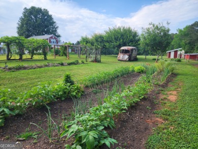 Nestled along the shores of Lake Oconee, this extraordinary
