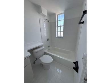 Spacious Top Floor Corner 1 bedroom unit in historic Art Deco