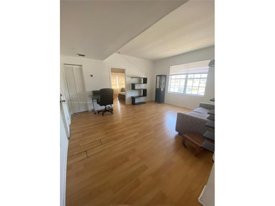 Spacious Top Floor Corner 1 bedroom unit in historic Art Deco