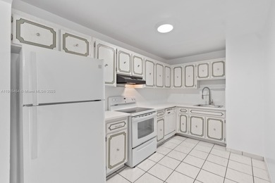 GREAT AREA SPACIOUS BRIGHT 2 BEDROOM 2 BATHROOMS CONDO, LOCATED