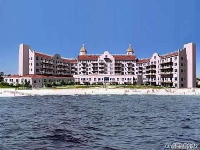 Penthouse3 1 bedroom center of the building with balcony and