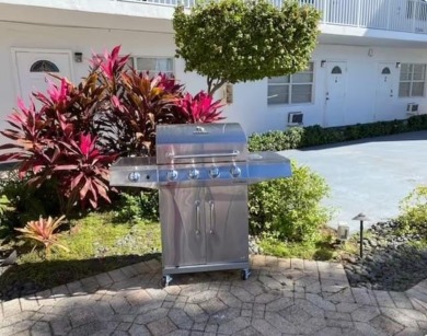 ABSOLUTLY STUNNING AREA TO WALK TO THE BEACHES, ENJOYING SOUTH