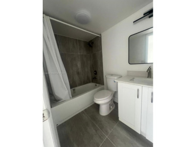 Spacious Fully Renovated 2-Bed/2-Bath Apartment with Lake View -