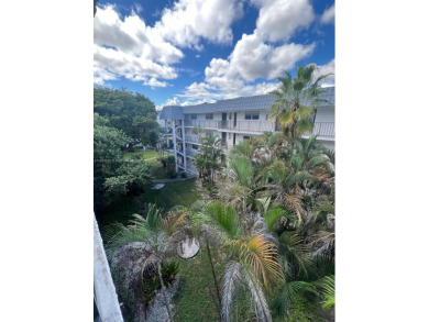 Spacious Fully Renovated 2-Bed/2-Bath Apartment with Lake View -