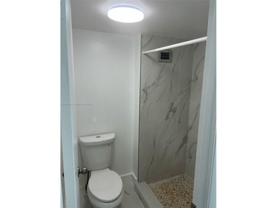 Spacious Fully Renovated 2-Bed/2-Bath Apartment with Lake View -