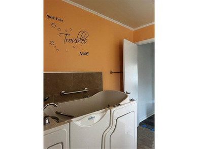 LOVELY CONTEMPORARY HOME WITH FOUR BEDROOMS PLUS HUGE LOFT