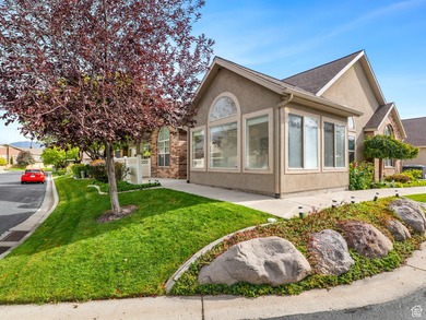 Welcome to easy, main-level living in the warm and welcoming