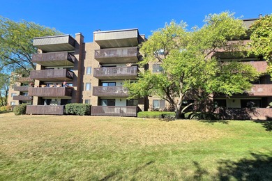 This light & neutral 2 bedroom 2 bath large (1380 sq. ft.) Cedar