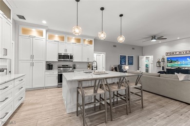 IMAGINE YOUR HOLIDAYS HERE ! SEE IT BEFORE THE SNOWBIRDS ARRIVE