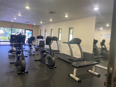 Spacious 1 Bedroom 1.5 baths 55+ Communty in Sunrise Lakes Phase