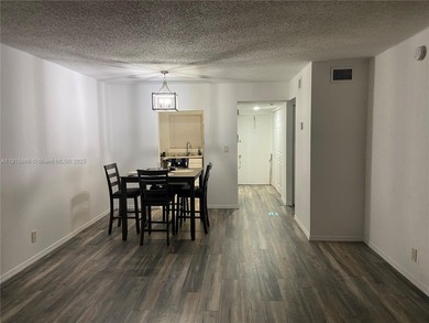 Beautiful Update spacious 2/2 on the 4 Floor, this unit has two