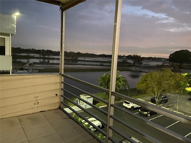 Beautiful Update spacious 2/2 on the 4 Floor, this unit has two