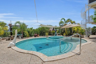 Builders own waterfront, 4b/4b, corner lot, dead-end by