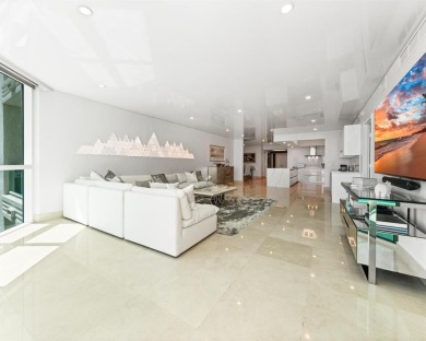 INCREDIBLE OPPORTUNITY TO OWN THIS 3BED/3BATH THRU UNIT WITH