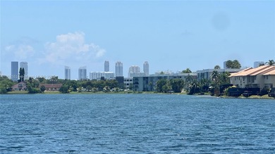 Spacious Studio Near Aventura - Convertible to 1-Bedroom
