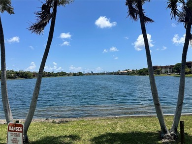 Spacious Studio Near Aventura - Convertible to 1-Bedroom
