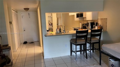 ***Garden Level 2/2 Condo with the Convenience of a House***
