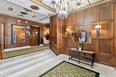 Exquisite Full-Floor Residence with Panoramic Lakefront Views