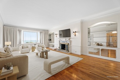 Exquisite Full-Floor Residence with Panoramic Lakefront Views