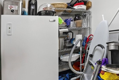 Rarely available Cristelle Cay condo--ready for a quick move-in!