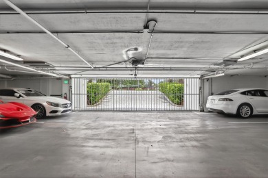 Rarely available Cristelle Cay condo--ready for a quick move-in!