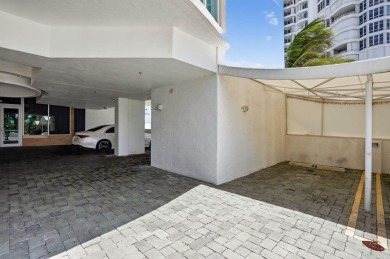 Rarely available Cristelle Cay condo--ready for a quick move-in!
