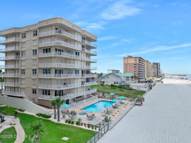 Oceanfront Penthouse with Panoramic Views in Boutique Kingston