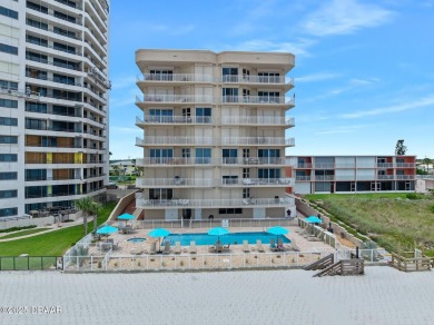 Oceanfront Penthouse with Panoramic Views in Boutique Kingston