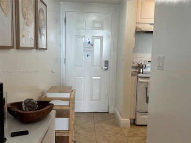 Beautiful 1-bed, 1-bath apartment, very close from the heart of