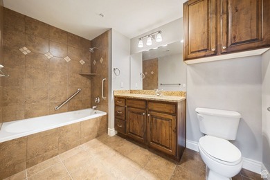 Gorgeous High-rise luxury custom-built condo with elevator