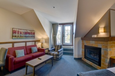 ***La Tour des Voyageurs*** Cozy bachelor unit overlooking the