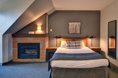 ***La Tour des Voyageurs*** Cozy bachelor unit overlooking the