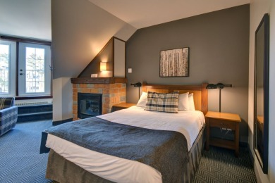 ***La Tour des Voyageurs*** Cozy bachelor unit overlooking the