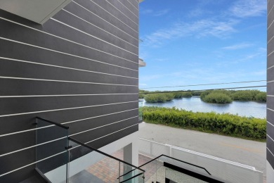 Brand-New Modern Contemporary Waterfront Residence in Key Largo