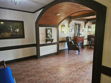 BEAUTIFUL 2BR/2BA CORNER UNIT IN MOVE-IN CONDITION, FEATURING AN