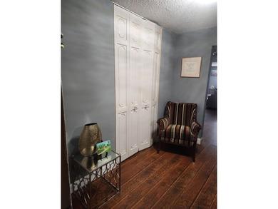 BEAUTIFUL 2BR/2BA CORNER UNIT IN MOVE-IN CONDITION, FEATURING AN