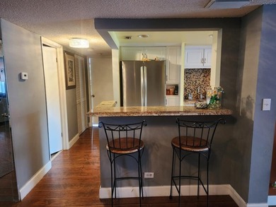 BEAUTIFUL 2BR/2BA CORNER UNIT IN MOVE-IN CONDITION, FEATURING AN