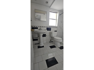 Excellent conditions 1B/1B in highly desirable Sunrise Lakes 55+