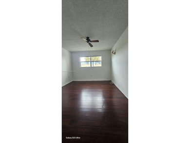 Excellent conditions 1B/1B in highly desirable Sunrise Lakes 55+