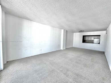 Prime Sunny Isles location! Spacious 1 bed, 1 bath condo with