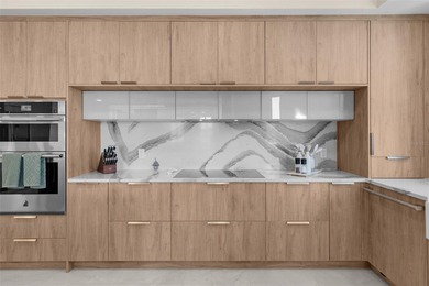 We are proud to present unit 405 in the Plaza on Harbour Island