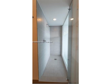 MINT RIVERFRONT SPACIOUS 2 BEDROOMS, 2 BATHS, SPLIT FLOOR PLAN