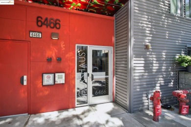 Enjoy luxury living in the heart of Emeryville! Beautiful 1