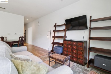 Enjoy luxury living in the heart of Emeryville! Beautiful 1