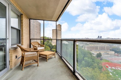 Spacious 2BR/2BA at the Winston Churchill with breathtaking