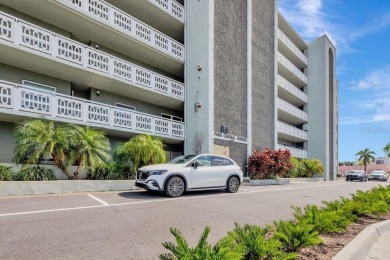 Light and fresh, renovated, ready to move in. This one-bedroom